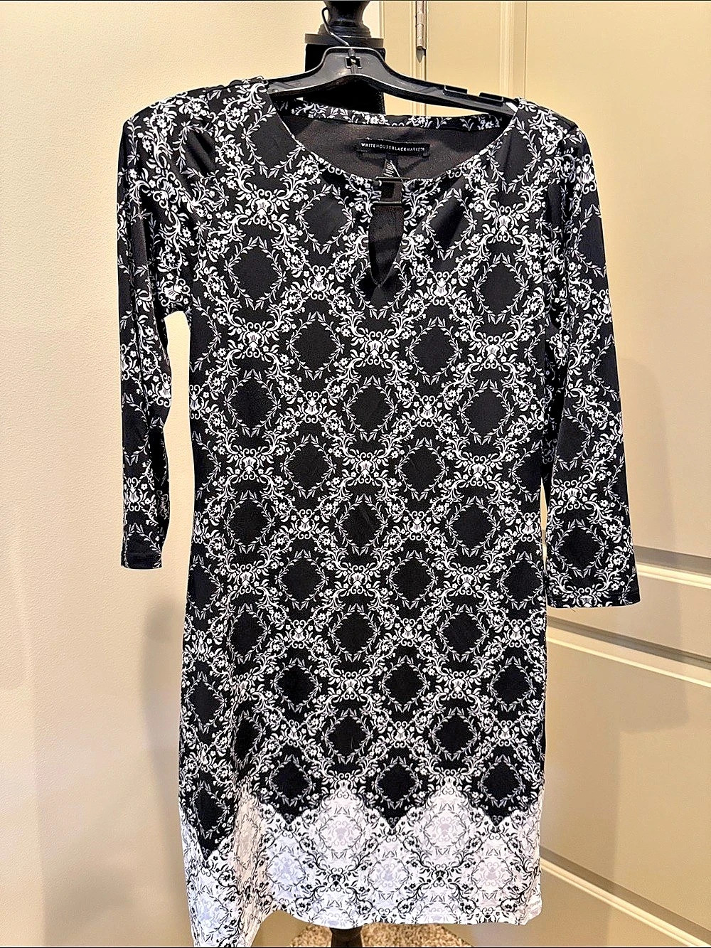 White House Black Market Floral Mini Dress in Black & White Size Small Like New